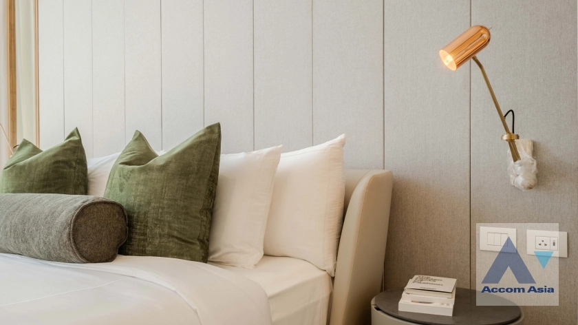 17  2 br Condominium For Sale in Ploenchit ,Bangkok BTS Chitlom at Scope Langsuan AA38608