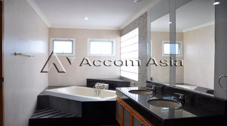 9  4 br Apartment For Rent in Sukhumvit ,Bangkok BTS Nana at Fully Furnished Apartment, Only 2 mins walk to BTS 15284