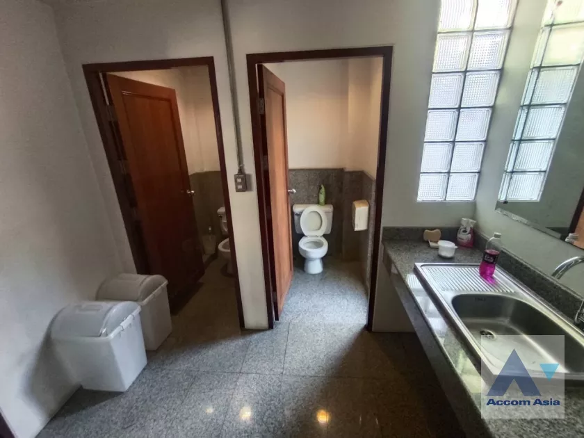 10  Office Space For Rent in Sukhumvit ,Bangkok BTS Nana AA38621