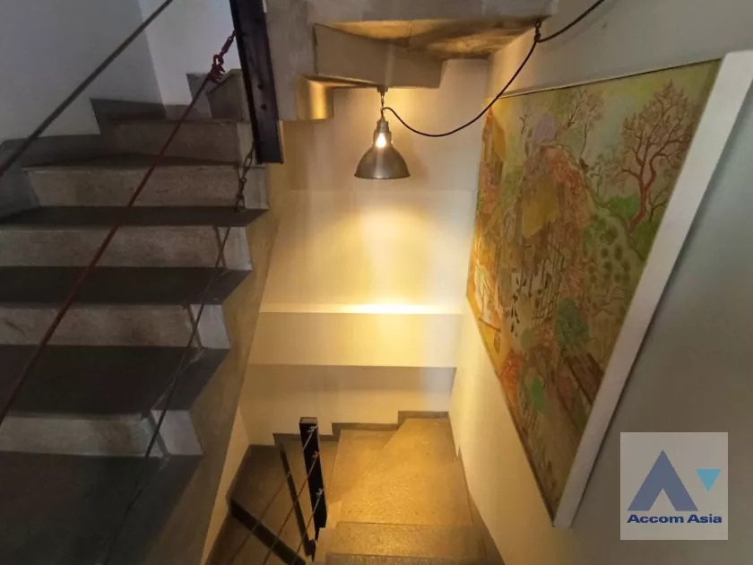 14  Office Space For Rent in Sukhumvit ,Bangkok BTS Nana AA38621