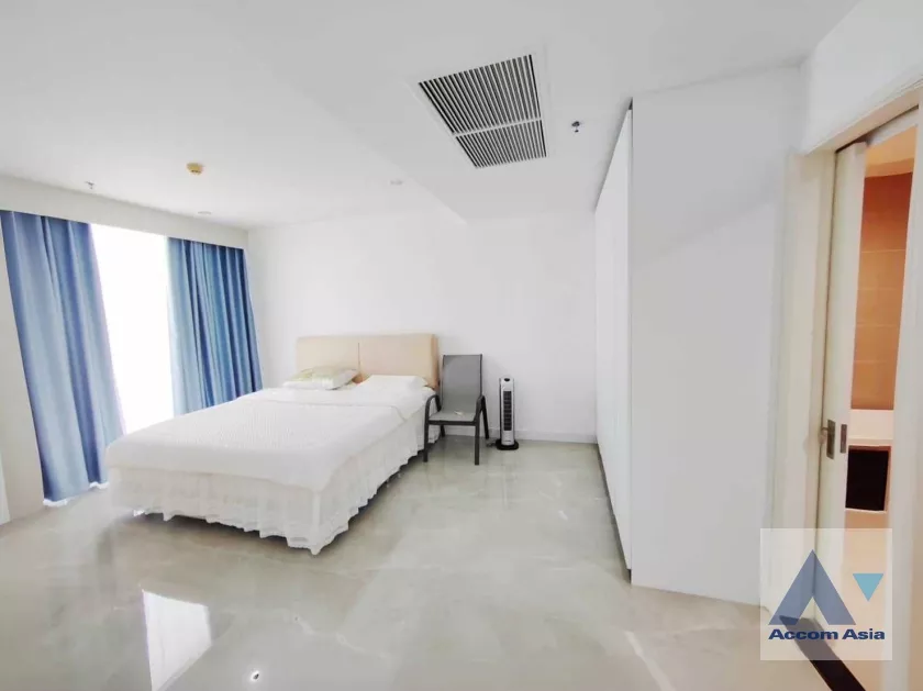  3 Bedrooms  Condominium For Sale in Ratchadapisek, Bangkok  near MRT Rama 9 (AA38627)