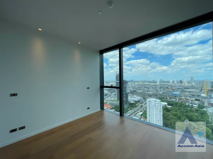  2 Bedrooms  Condominium For Rent & Sale in Charoenkrung, Bangkok  near BRT Rama IX Bridge (AA38632)