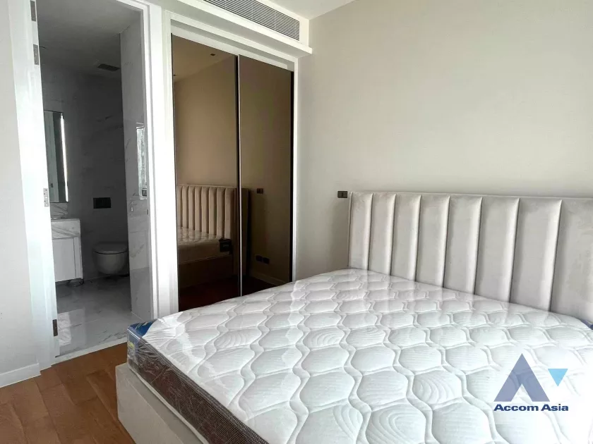 1 Bedroom  Condominium For Rent in Charoenkrung, Bangkok  near BRT Rama IX Bridge (AA38633)