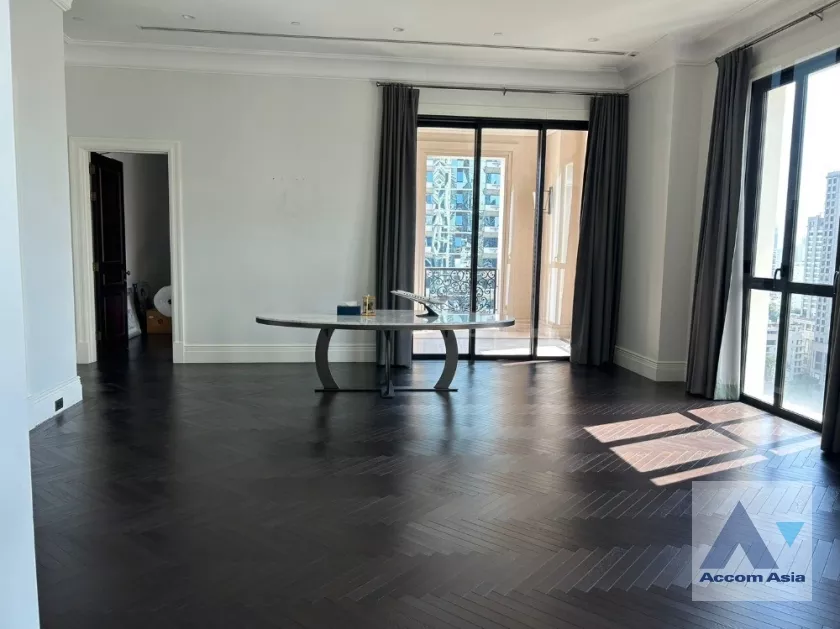  2 Bedrooms  Condominium For Sale in Ploenchit, Bangkok  near BTS Ploenchit (AA38642)