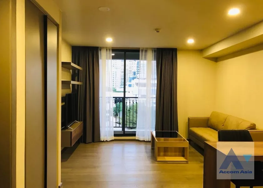  1 Bedroom  Condominium For Sale in Ploenchit, Bangkok  near BTS Ratchadamri - MRT Silom (AA38649)