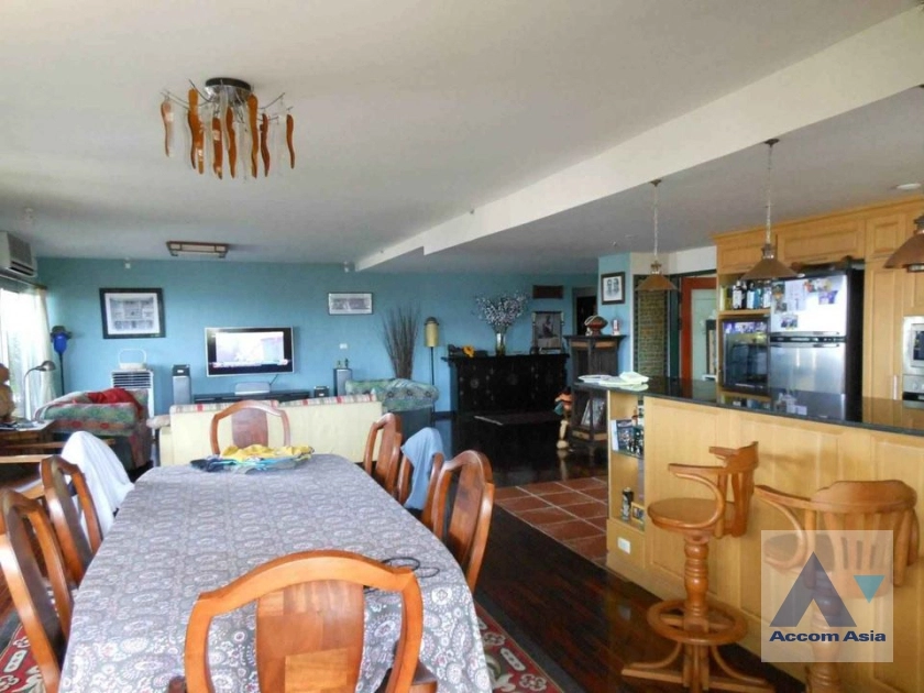 unit 2 Bedrooms  Condominium For Sale in Sathorn, Bangkok  near BTS Sala Daeng - MRT Lumphini (AA38651)