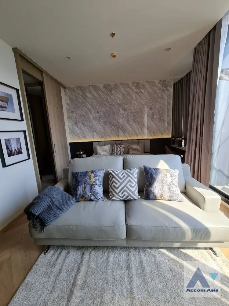 unit 1 Bedroom  Condominium For Rent & Sale in Ploenchit, Bangkok  near BTS Ploenchit (AA38659)