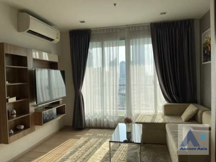  2 Bedrooms  Condominium For Sale in Sathorn, Bangkok  near BTS Saphan Taksin (AA38679)