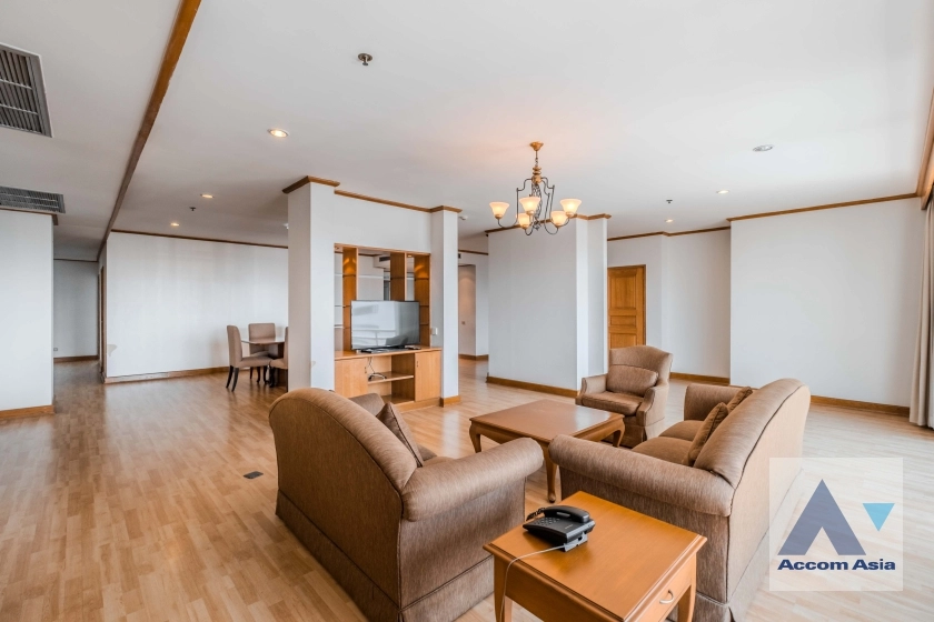  High-Rise Living with a Large Balcony Apartment in Ekkamai Apartment  4 Bedroom for Rent BTS Ekkamai in Sukhumvit Bangkok