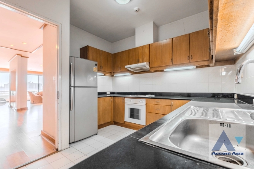  1  4 br Apartment For Rent in Sukhumvit ,Bangkok BTS Ekkamai at High-Rise Living with a Large Balcony Apartment in Ekkamai AA38682