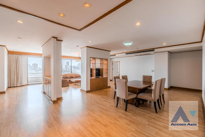 4  4 br Apartment For Rent in Sukhumvit ,Bangkok BTS Ekkamai at High-Rise Living with a Large Balcony Apartment in Ekkamai AA38682