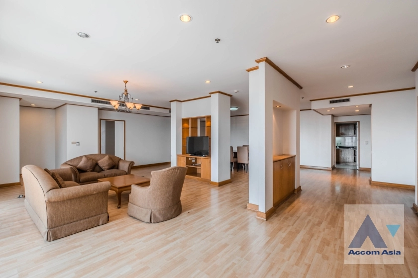 5  4 br Apartment For Rent in Sukhumvit ,Bangkok BTS Ekkamai at High-Rise Living with a Large Balcony Apartment in Ekkamai AA38682