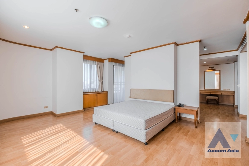 9  4 br Apartment For Rent in Sukhumvit ,Bangkok BTS Ekkamai at High-Rise Living with a Large Balcony Apartment in Ekkamai AA38682