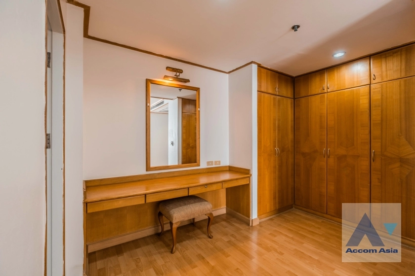 11  4 br Apartment For Rent in Sukhumvit ,Bangkok BTS Ekkamai at High-Rise Living with a Large Balcony Apartment in Ekkamai AA38682