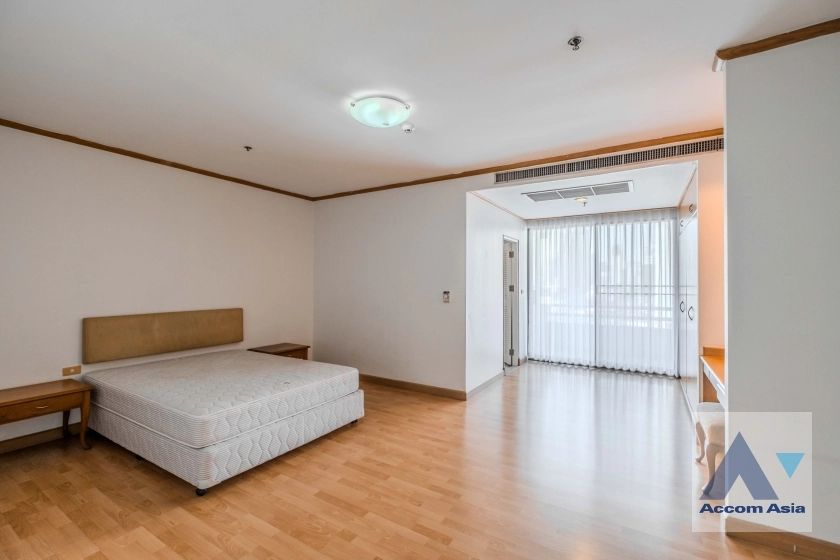 14  4 br Apartment For Rent in Sukhumvit ,Bangkok BTS Ekkamai at High-Rise Living with a Large Balcony Apartment in Ekkamai AA38682