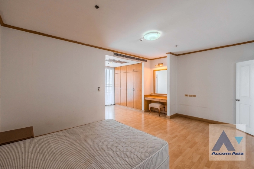 15  4 br Apartment For Rent in Sukhumvit ,Bangkok BTS Ekkamai at High-Rise Living with a Large Balcony Apartment in Ekkamai AA38682