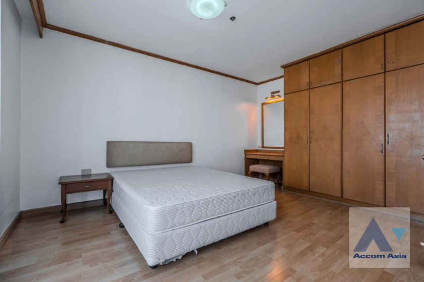 19  4 br Apartment For Rent in Sukhumvit ,Bangkok BTS Ekkamai at High-Rise Living with a Large Balcony Apartment in Ekkamai AA38682