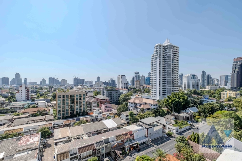 21  4 br Apartment For Rent in Sukhumvit ,Bangkok BTS Ekkamai at High-Rise Living with a Large Balcony Apartment in Ekkamai AA38682