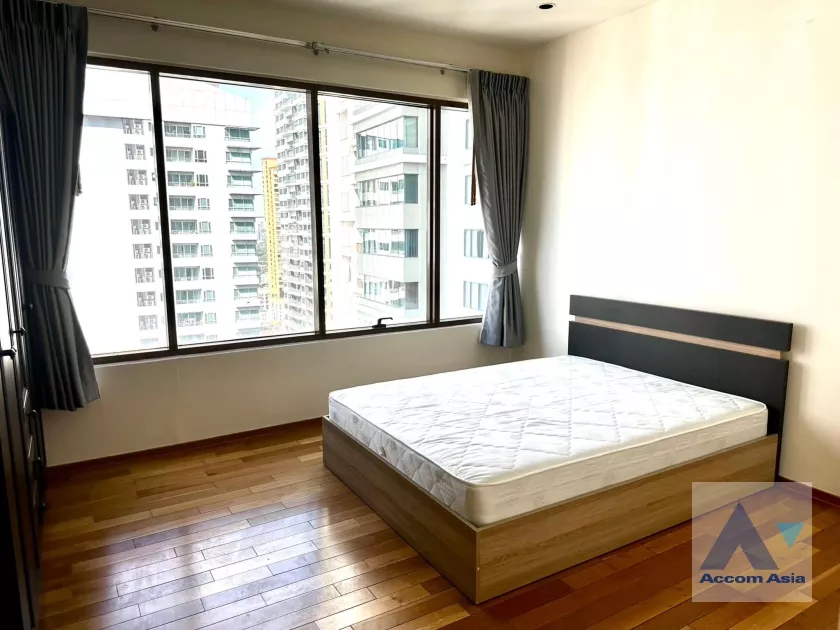  3 Bedrooms  Condominium For Rent in Sukhumvit, Bangkok  near BTS Phrom Phong (AA38687)