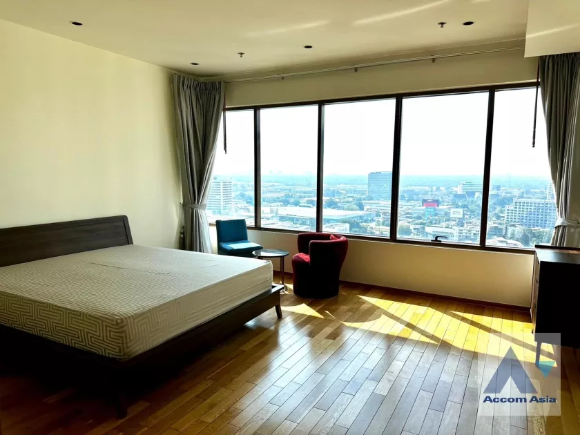unit 3 Bedrooms  Condominium For Rent in Sukhumvit, Bangkok  near BTS Phrom Phong (AA38687)