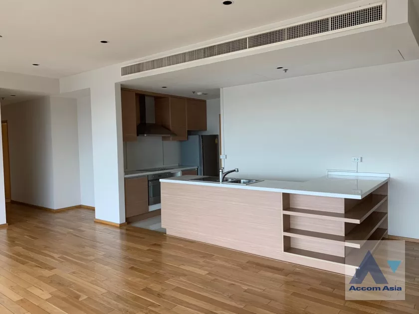 unit 3 Bedrooms  Condominium For Rent in Sukhumvit, Bangkok  near BTS Phrom Phong (AA38687)