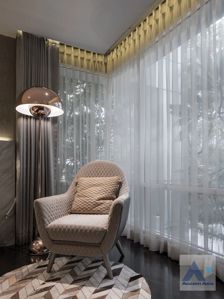 unit 3 Bedrooms  Condominium For Sale in Sukhumvit, Bangkok  near BTS Asok - MRT Sukhumvit (AA38691)