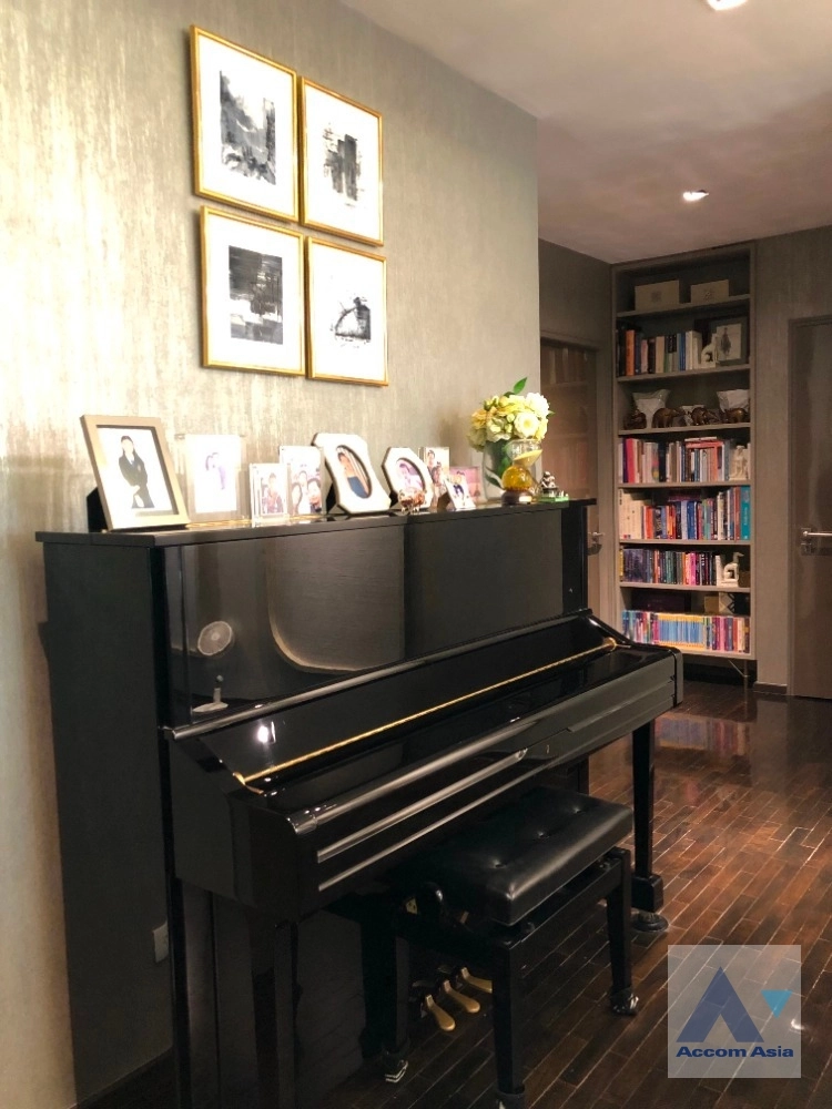 unit 3 Bedrooms  Condominium For Sale in Sukhumvit, Bangkok  near BTS Asok - MRT Sukhumvit (AA38691)