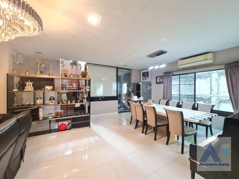 unit 4 Bedrooms  House For Rent & Sale in Pattanakarn, Bangkok  near ARL Ban Thap Chang (AA38697)