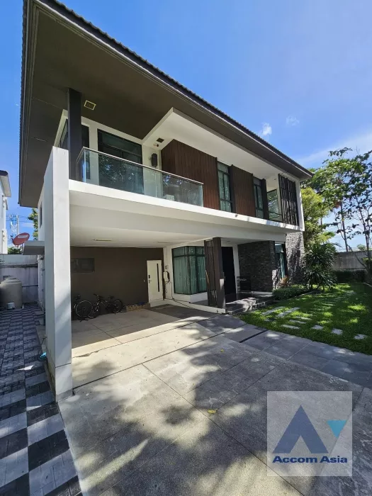  4 Bedrooms  House For Rent & Sale in Pattanakarn, Bangkok  near ARL Ban Thap Chang (AA38697)