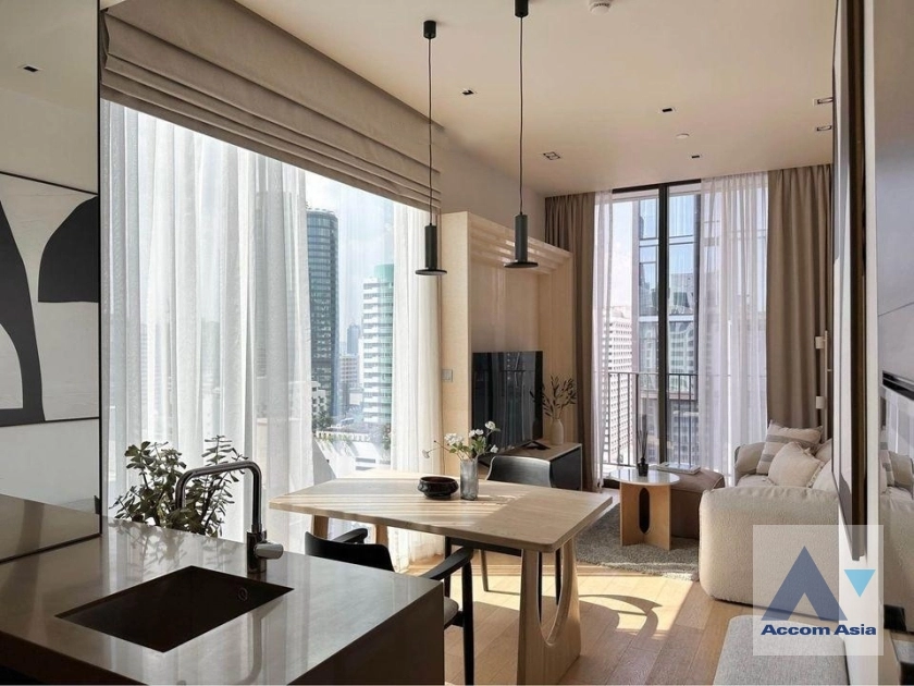 unit 1 Bedroom  Condominium For Rent in Ploenchit, Bangkok  near BTS Chitlom (AA38707)