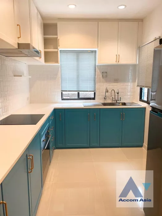  3 Bedrooms  House For Rent in Pattanakarn, Bangkok  near BTS On Nut (AA38709)