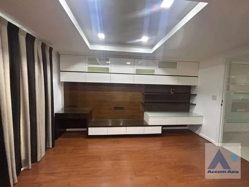 unit 1 Bedroom  Condominium For Rent & Sale in Sukhumvit, Bangkok  near BTS Nana (AA38711)
