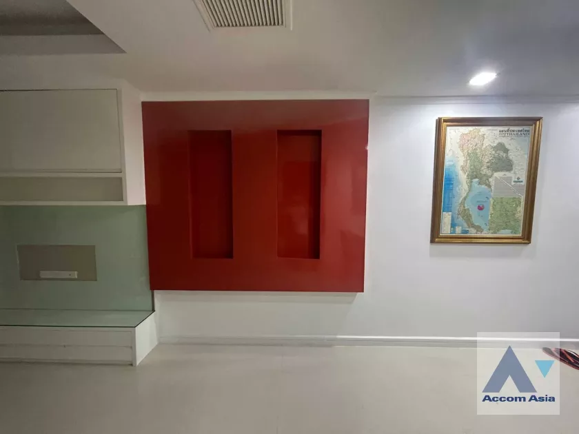 unit 1 Bedroom  Condominium For Rent & Sale in Sukhumvit, Bangkok  near BTS Nana (AA38711)