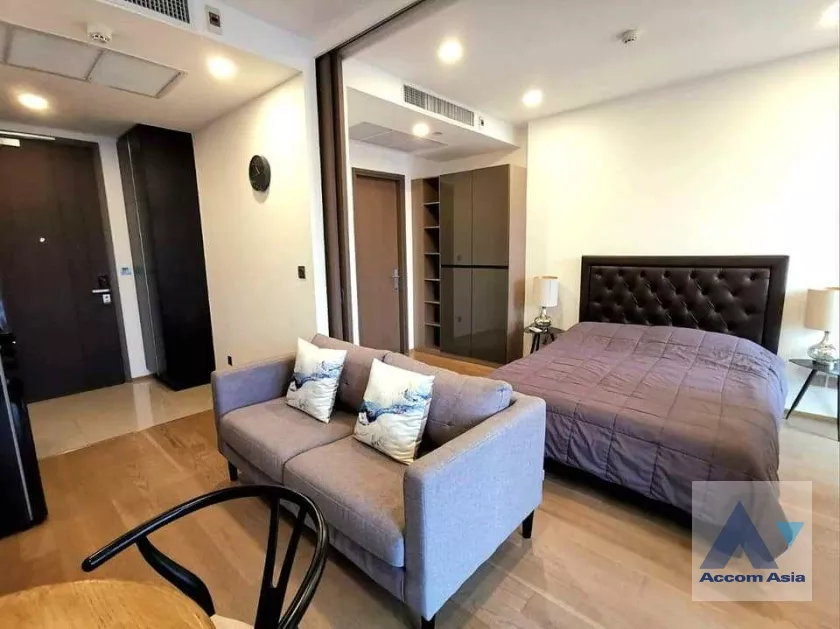  1 Bedroom  Condominium For Sale in Silom, Bangkok  near MRT Sam Yan (AA38713)