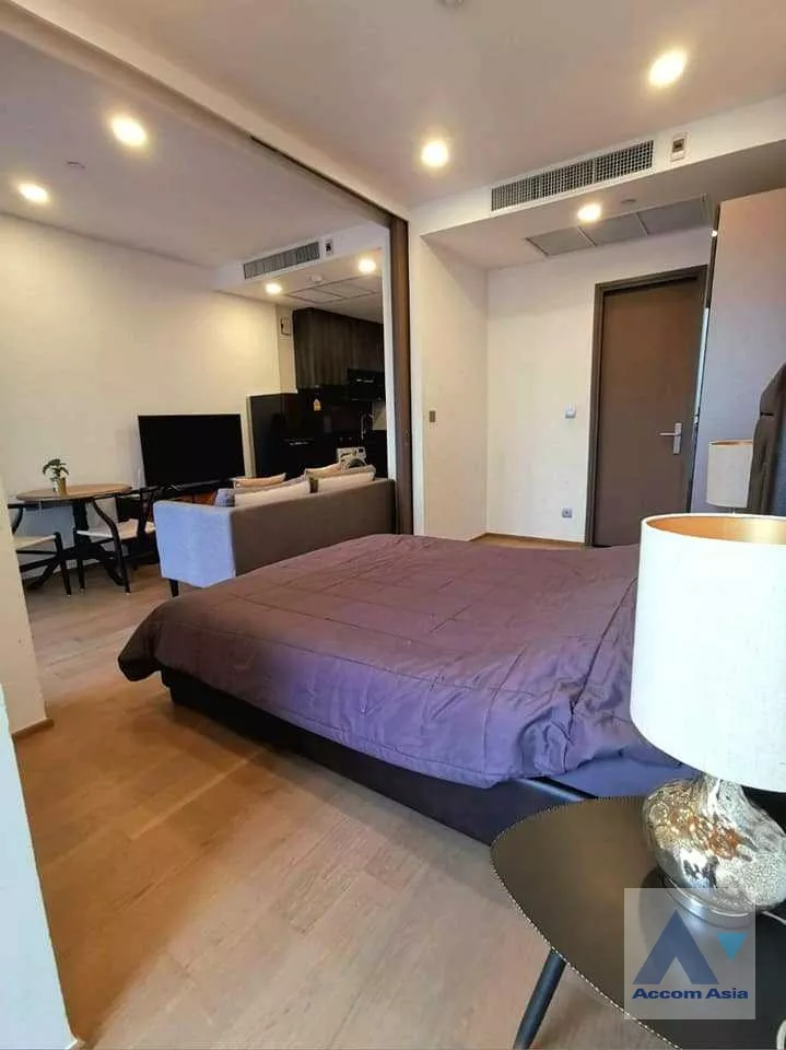  1 Bedroom  Condominium For Sale in Silom, Bangkok  near MRT Sam Yan (AA38713)