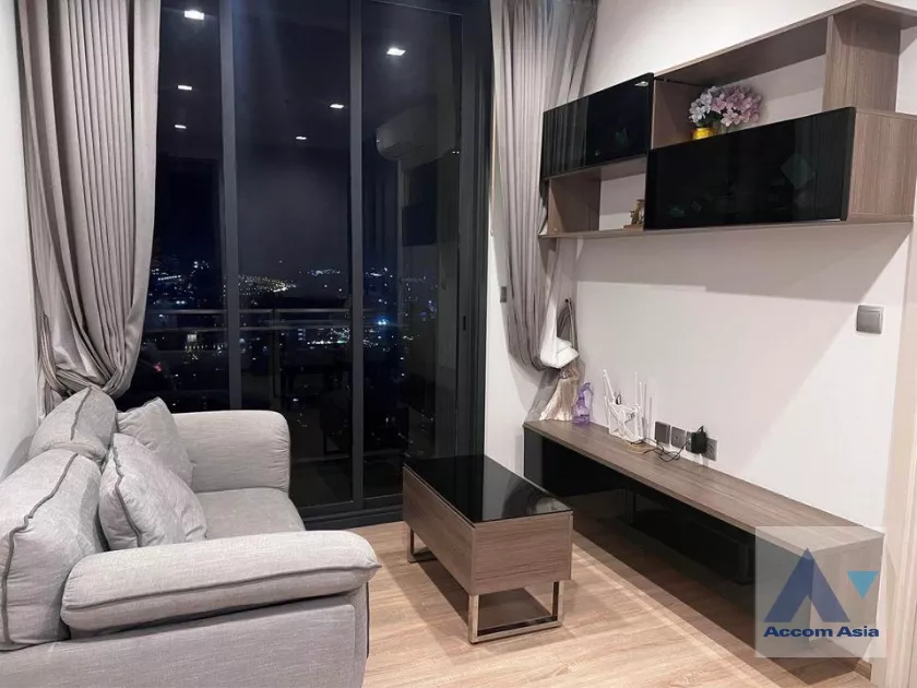  2 Bedrooms  Condominium For Sale in Phaholyothin, Bangkok  near BTS Saphan-Kwai (AA38714)