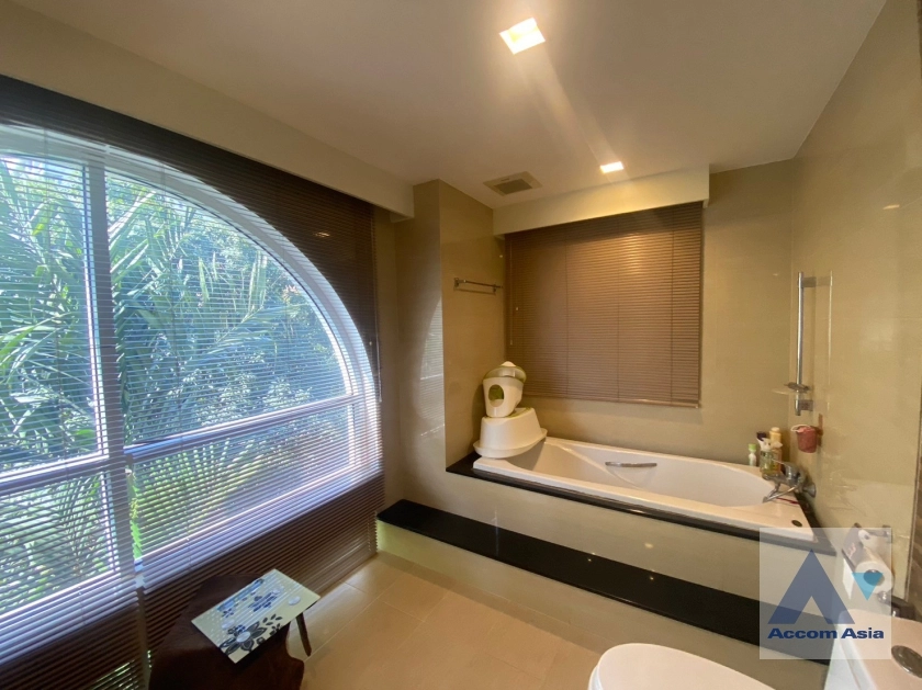 16  4 br Townhouse For Sale in Sukhumvit ,Bangkok BTS Asok - MRT Sukhumvit at Kiarti Thanee City AA38715