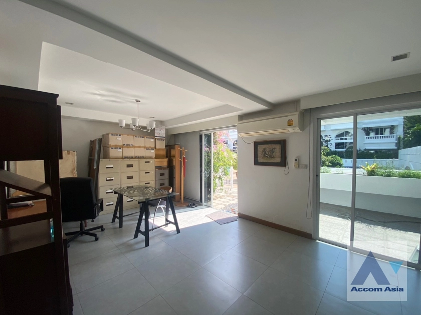 unitPet friendly |  4 Bedrooms  Townhouse For Sale in Sukhumvit, Bangkok  near BTS Asok - MRT Sukhumvit (AA38715)