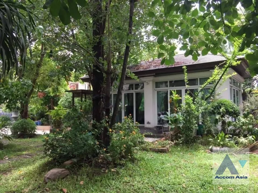  4 Bedrooms  House For Sale in Phaholyothin, Bangkok  (AA38719)