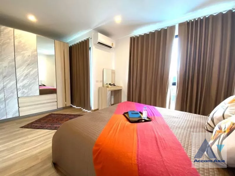  3 Bedrooms  House For Rent & Sale in Ratchadapisek, Bangkok  near ARL Hua Mak (AA38721)