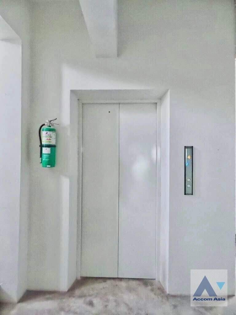 10  Building for rent and sale in Ratchadaphisek ,Bangkok MRT Thailand Cultural Center AA38741