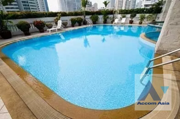  3 Bedrooms  Apartment For Rent in Sukhumvit, Bangkok  near BTS Phrom Phong (AA38743)