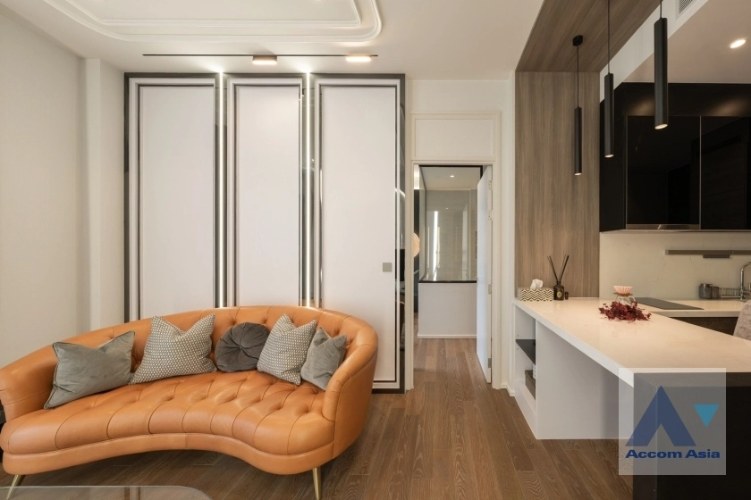 unitSuper Luxury, Split-type Air, Fully Furnished |  1 Bedroom  Condominium For Rent & Sale in Ploenchit, Bangkok  near BTS Ploenchit (AA38757)