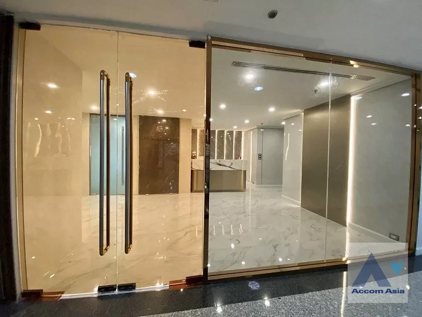 15  Office Space For Rent in Sukhumvit ,Bangkok BTS Asok - MRT Sukhumvit at Ocean Tower 2 AA38765