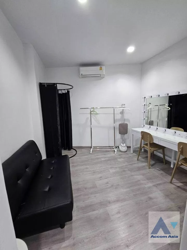 7  House For Rent in Pattanakarn ,Bangkok  AA38767