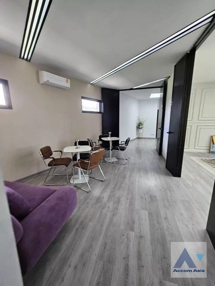  1  House For Rent in Pattanakarn ,Bangkok  AA38767