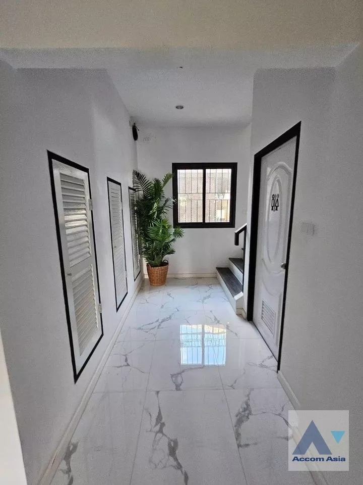 9  House For Rent in Pattanakarn ,Bangkok  AA38767