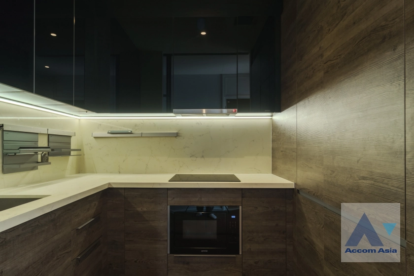 unit 2 Bedrooms  Condominium For Rent in Ploenchit, Bangkok  near BTS Ploenchit (AA38770)