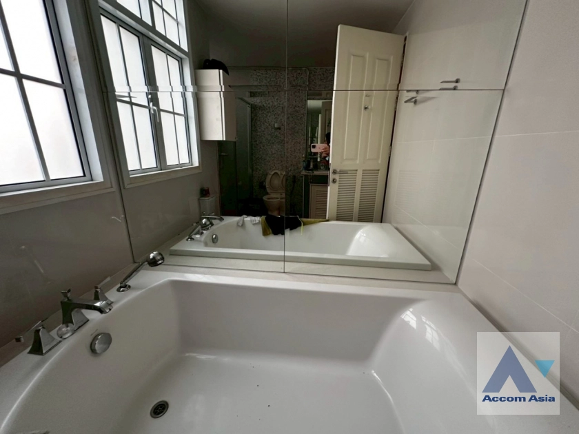 19  4 br Townhouse For Sale in Sukhumvit ,Bangkok BTS On Nut at Garden Square Sukhumvit 77 AA38771