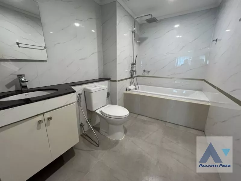 6  2 br Apartment For Rent in Sukhumvit ,Bangkok BTS Phrom Phong at Low-rise apartment, Walk 400m to BTS AA38825